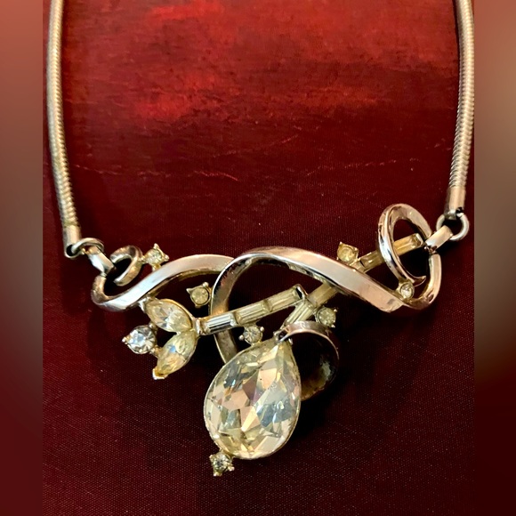 Jewelry - Gorgeous vintage diamond rhinestone elegant necklace
